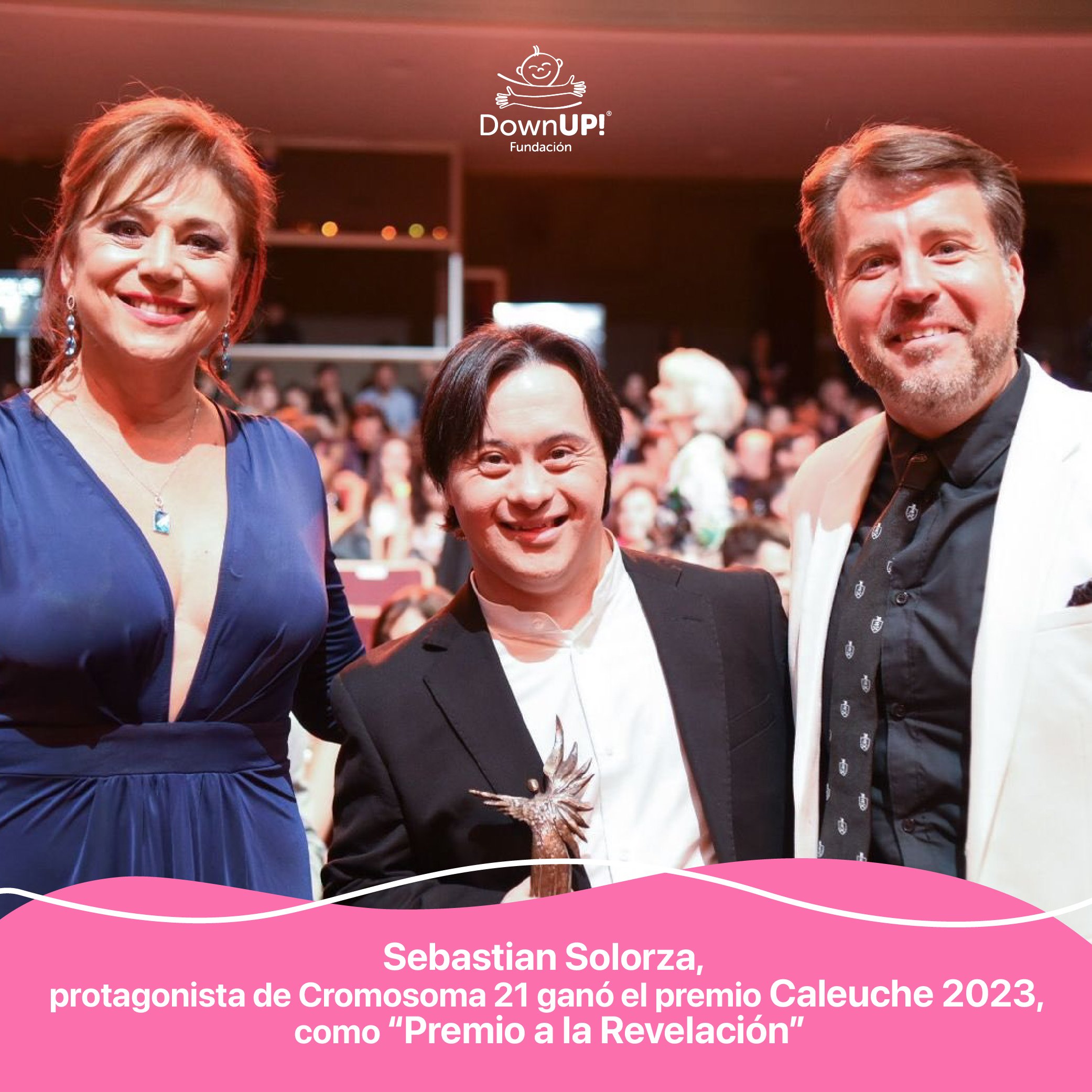 Felices despertamos con la noticia de que nuestro amigo Sebastian Solorza, protagonista de Cromosoma 21 ganó el premio Caleuche 2023, como “premio a la Revelación